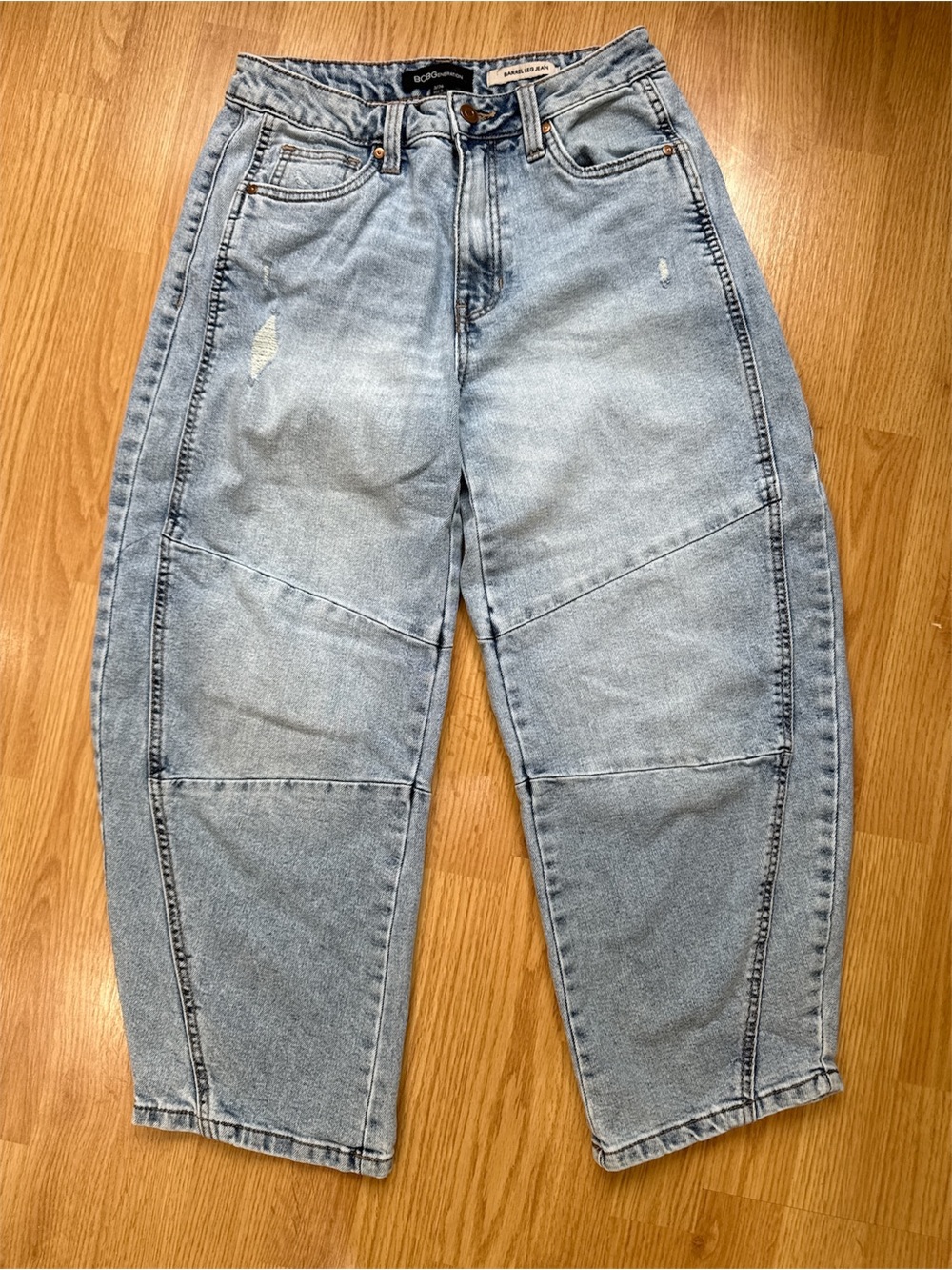 BCBGeneration Barrel Leg Jeans Women’s Size 3/26 Light Wash Distressed